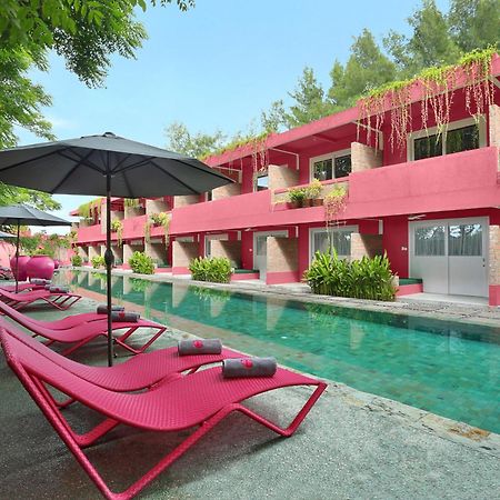 Pinkcoco Gili Trawangan - Constant Surprises - For Cool Adults Only Hotel Exterior photo