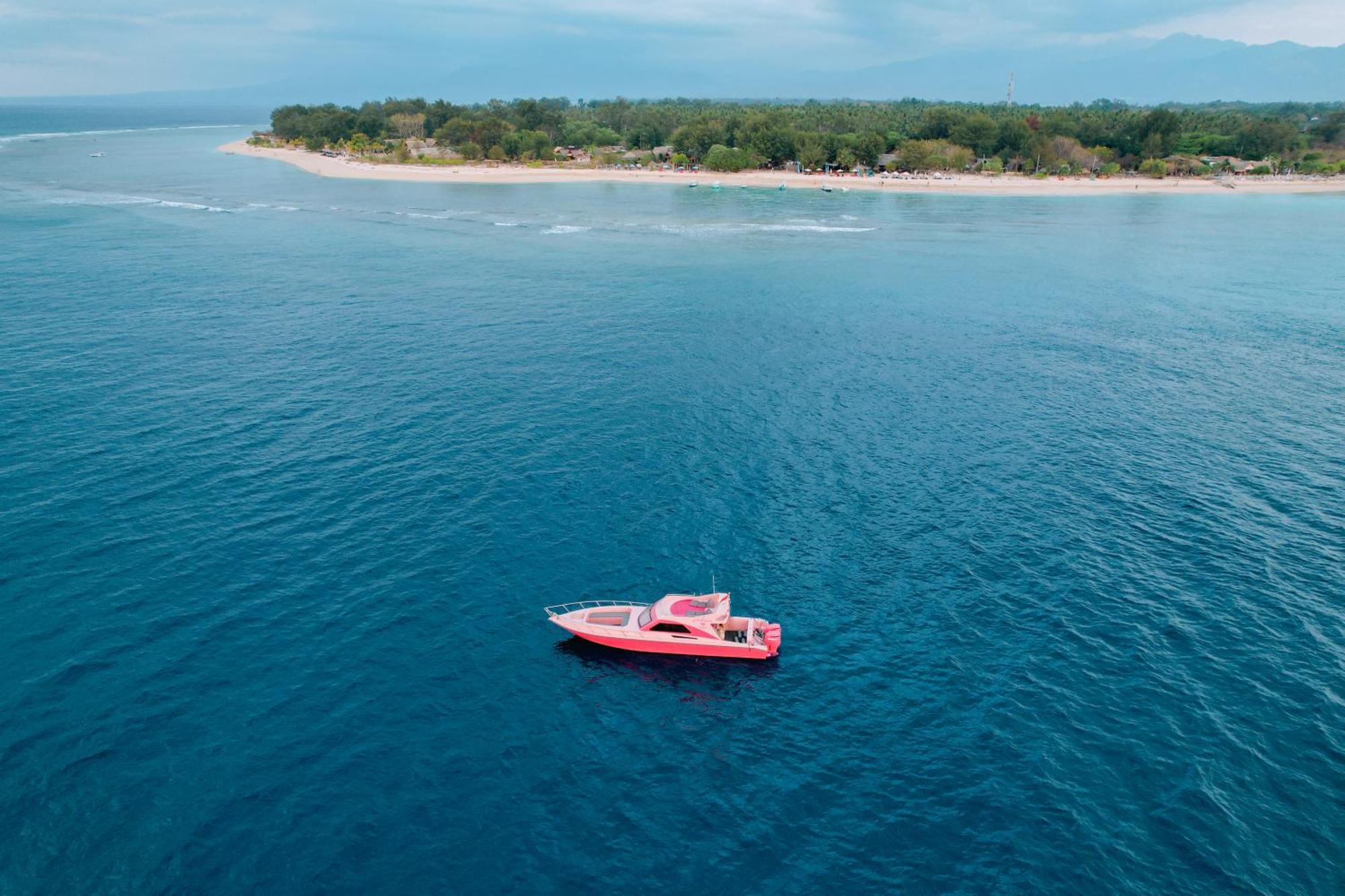 Pinkcoco Gili Trawangan - Constant Surprises - For Cool Adults Only Hotel Exterior photo